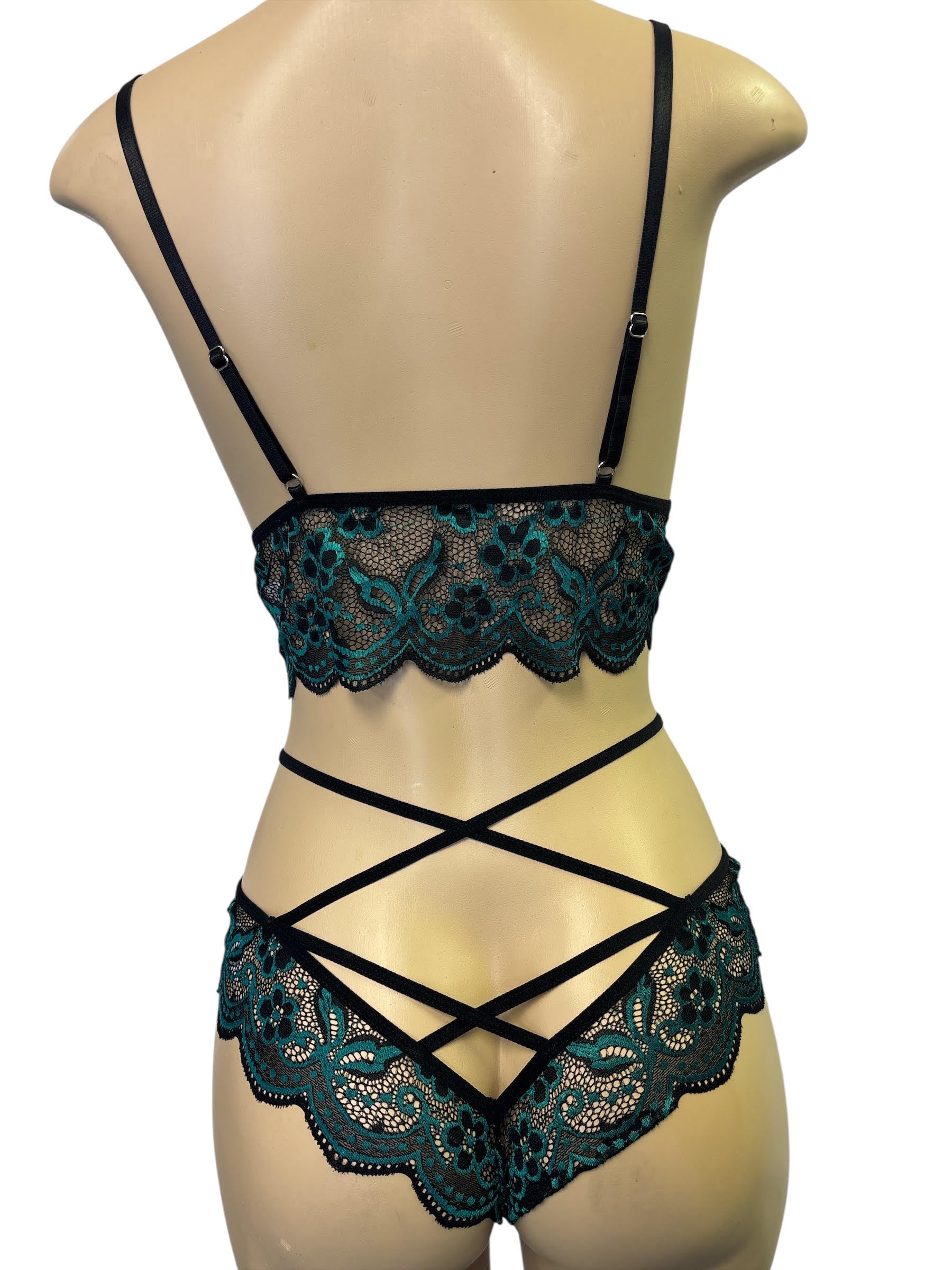 Phalin Women's Solid Green Lace Lingerie Set