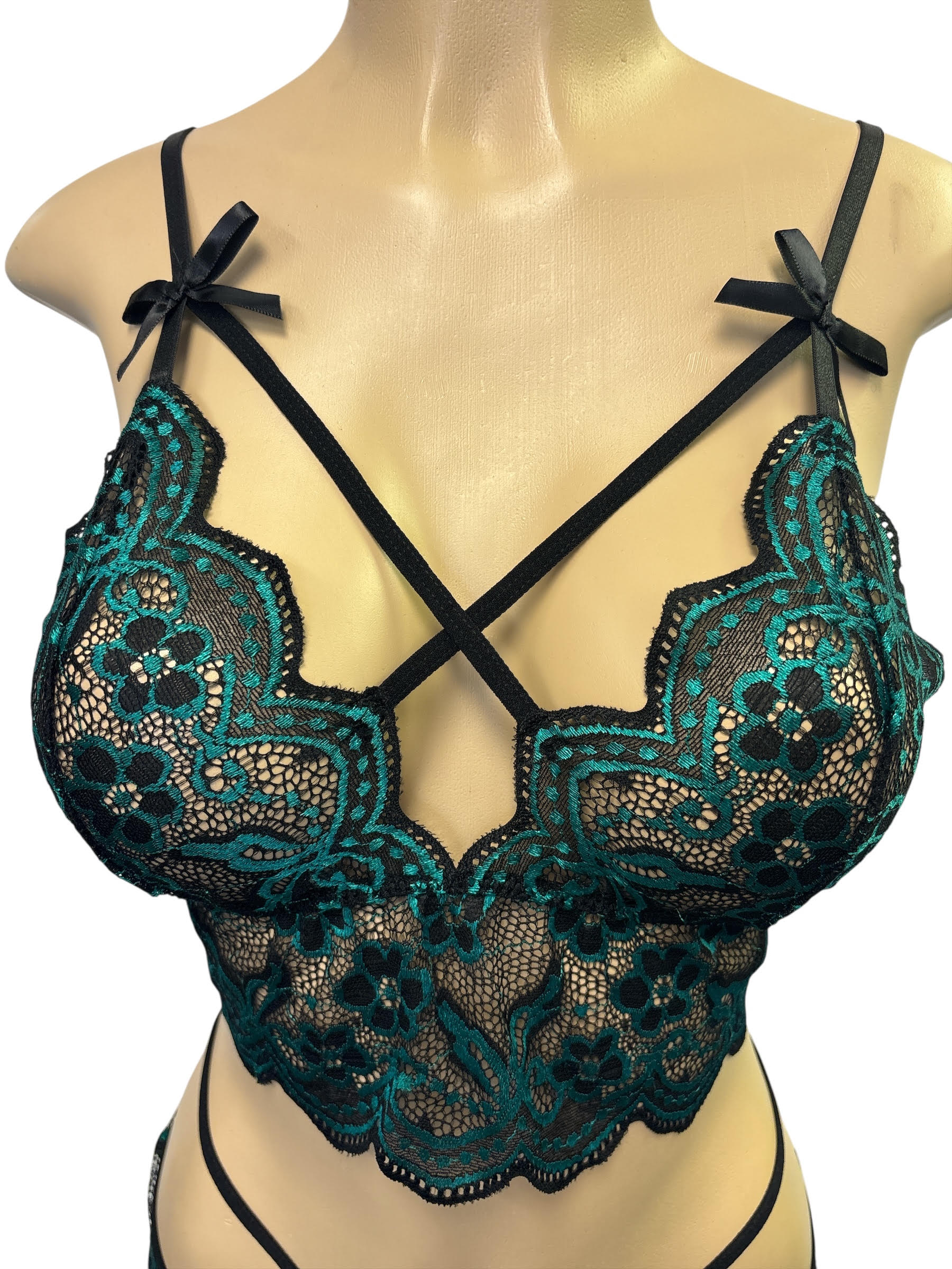 Phalin Women's Solid Green Lace Lingerie Set